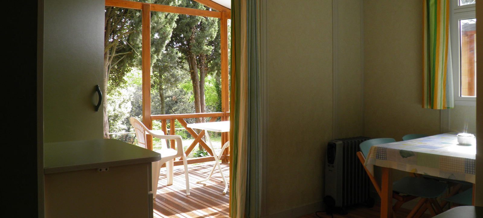 ec:allotjaments/bungalow-4/bungalow4pax_5.jpg
