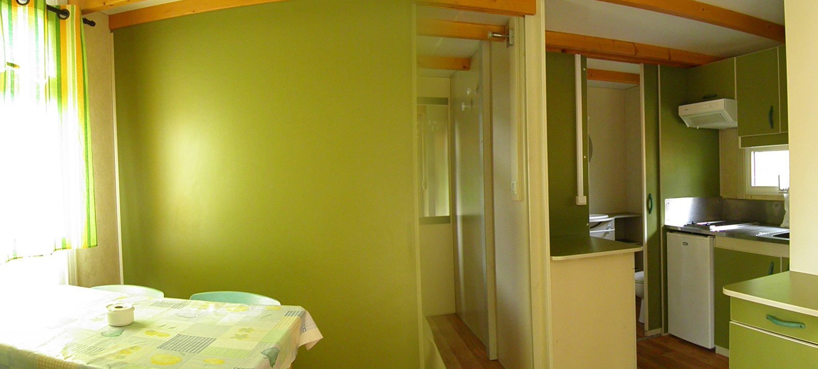 ec:allotjaments/bungalow-4/bungalow4pax_6.jpg