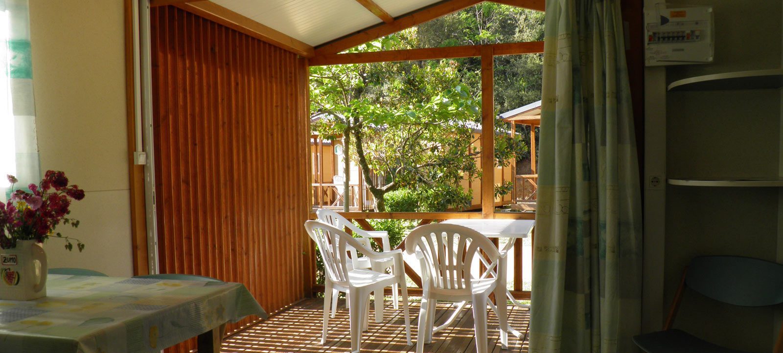 ec:allotjaments/bungalow-5/bungalow5pax_4.jpg
