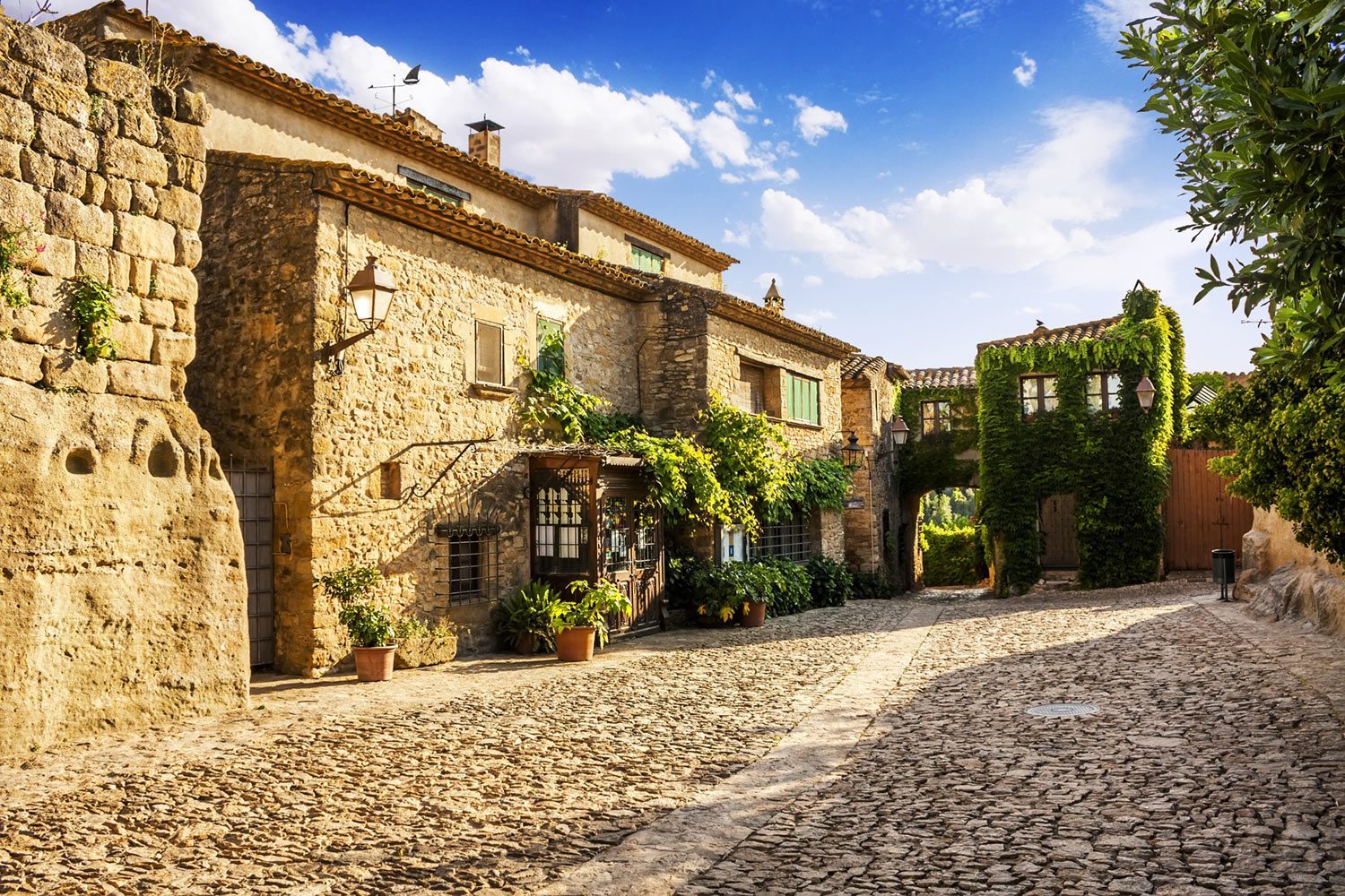 ec:entorn/camping-begur-peratallada.jpg