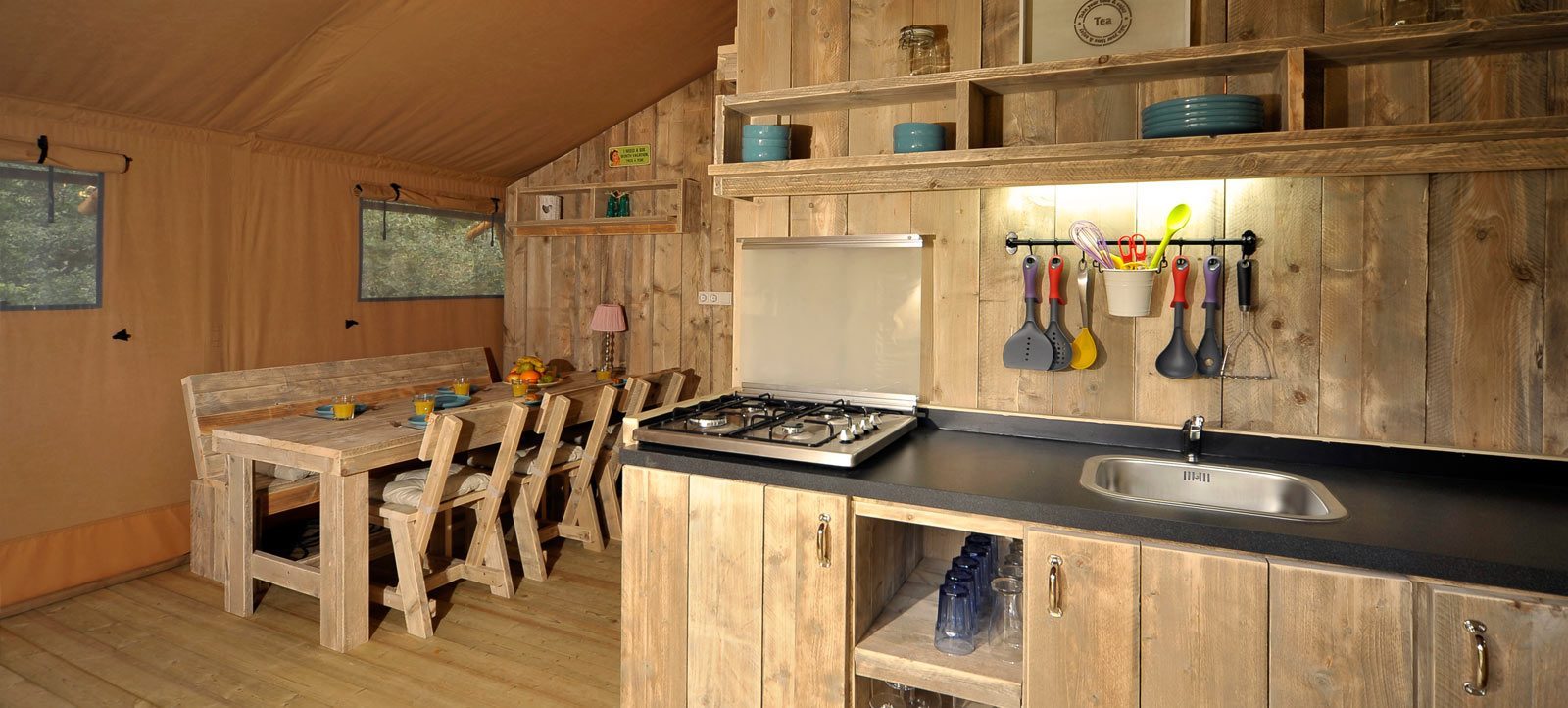 ec:allotjaments/luxe-tenten/glamping_10.jpg