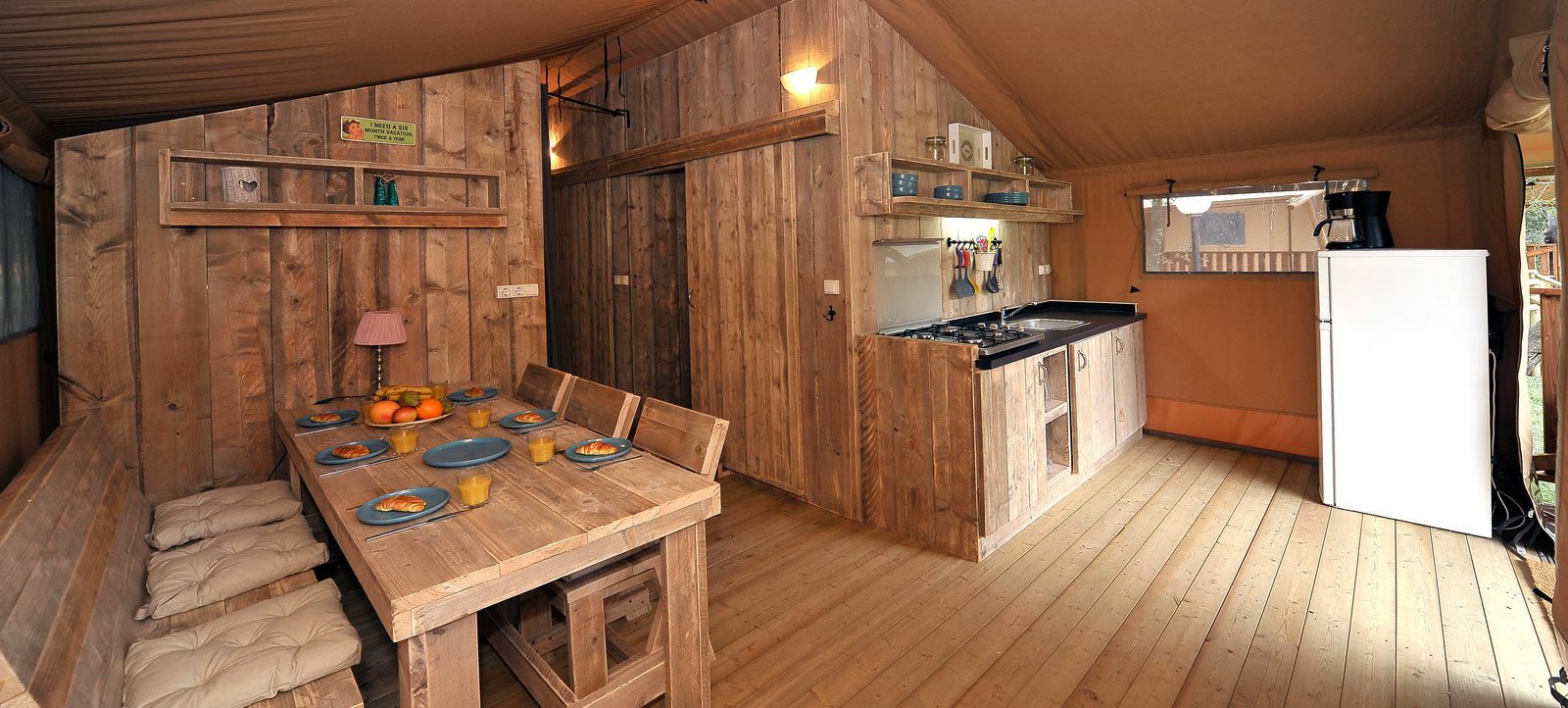 ec:allotjaments/luxe-tenten/glamping_7.jpg
