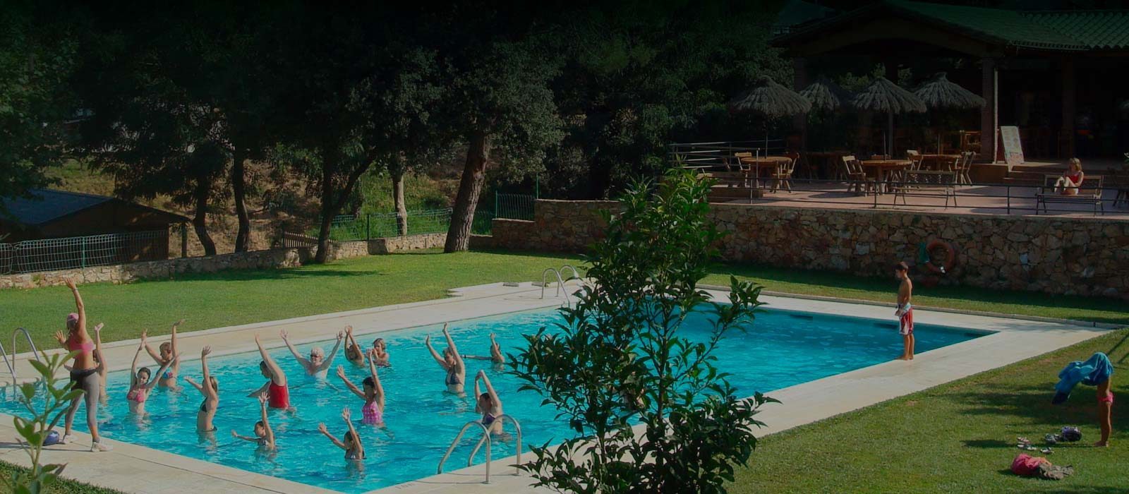 ec:camping/serveis-piscina-1.jpg